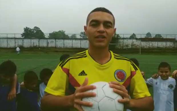 Joven futbolista busca el apoyo para lograr el sueño de jugar en Argentina